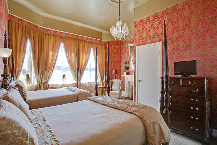 Queen Premier Room